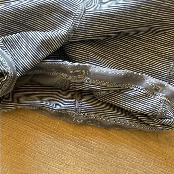 Lululemon grey and white spandex - Picture 5 of 5